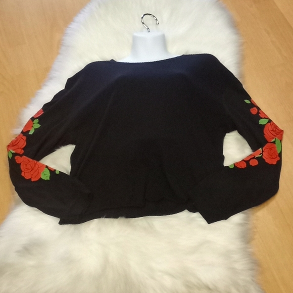 Rebellious One Rose L/S Crop Top - Picture 8 of 13